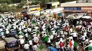 అమ‌రావ‌తి మ‌హిళా రైతులకు అవ‌మానం