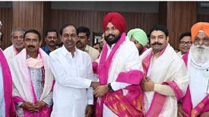 కేంద్రంపై పోరాటానికి అన్ని శక్తులు ఏకమవ్వాలి: కేసీఆర్, సీఎంపై రైతు నేతల ప్రశంస