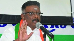 కాంగ్రెస్‌కు మరో షాక్: దాసోజు శ్రవణ్ రాజీనామా, రేవంత్ రెడ్డిపై సంచలన ఆరోపణలు