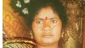 ఉస్మానియా యూనివర్సిటీలో పాముల బెడద .. పాముకాటుకు మహిళా ఉద్యోగిని మృతి; ఆందోళన!! 