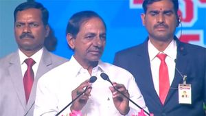 మహాత్ముడు విశ్వమానవుడు: అహిసంతోనే విజయం, వజ్రోత్సవ ముగింపు వేడుకల్లో కేసీఆర్