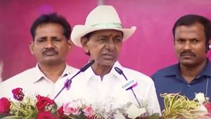 జాతీయ రాజకీయాల్లోకి వెళ్దామా ? అంటూ కేసీఆర్: బీజేపీ ముక్త భారత్‌కు పిలుపు