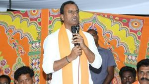 ఇంటికి కిలో బంగారం ఇచ్చిన నో యూజ్.. దేశం చూపు మునుగోడు వైపు: రాజగోపాల్ రెడ్డి