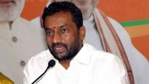 మంత్రి శ్రీనివాస్‌ను సస్పెండ్ చేయండి, లేదంటే కోర్టులోనే: రఘునందన్ రావు