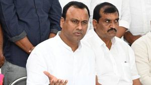  21న మునుగోడులో భారీ సభ, అమిత్ షా సమక్షంలో బీజేపీలో రాజగోపాల్ రెడ్డి చేరిక