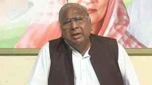  తిరిగి పార్టీలోకి తీసుకోవద్దు, ఎమ్మెల్యేగా పోటీ చేయించొద్దు.. రాజా సింగ్ ఇష్యూపై వీహెచ్