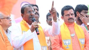 అమరావతి రైతులను రోడ్డున పడేసింది చంద్రబాబే - రూటు మార్చిన బీజేపీ..!!