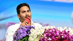 కుప్పం గడ్డమీదకు సీఎం జగన్ - చంద్రబాబుకు ఆహ్వానం : ఉత్కంఠ..!!