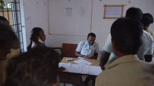 Viral :ఏందీ, స్వామీ, కౌన్సిలర్ భర్త దర్పం, హెల్త్ వర్కర్స్ అటెండెన్స్