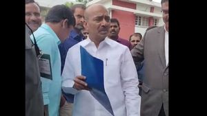 కేసీఆర్ సర్కారు అంతానికే ఇదంతా: ఈటల రాజేందర్‌ను అదుపులోకి తీసుకున్న పోలీసులు