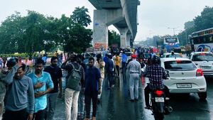 జింఖానా గ్రౌండ్స్ లో తొక్కిసలాటపై తెలంగాణా సర్కార్ సీరియస్, నోటీసులిస్తామన్న అడిషనల్ సీపీ!!