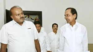కేసీఆర్ పక్కా స్కెచ్.. కన్నడ రాజకీయాల్లో దుమారం!