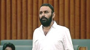 రేణుకా చౌదరి పై కొడాలి నాని ఫైర్ : సినీ పెద్దలు కోరగానే నాడు - గుడివాడలో పాదయాత్ర..!!