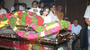 Indiradevi: మహా ప్రస్థానంలో ఇందిరాదేవి అంత్యక్రియలు..