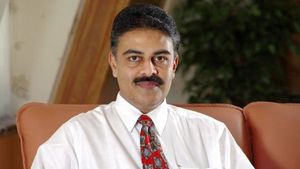 Cheating: మంత్రి డెవలపర్స్ ఎండీకి సినిమా, ఈసారి సీఐడీ ఎంట్రీతో తండ్రీ కొడుకు అందర్, మ్యాటర్?! 