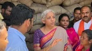 నిర్మలమ్మను ఆడేసుకుంటోన్నారుగా: మామూలుగా కాదండోయ్..!!