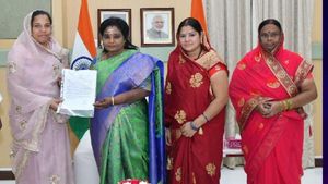 రంగంలో దిగిన రాజా సింగ్ భార్య..!!