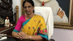 ప్రతి విషయాన్ని రాజకీయం చేస్తోన్న కేంద్రం
