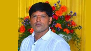 Leader: అర్దరాత్రి నడిరోడ్డులో అధికార పార్టీ లీడర్ హత్య, సీసీటీవీ కెమెరాల్లో, అంతరాత్రిలో ఏం జరిగింది ? 