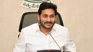   సీఎం జగన్ కీలక నిర్ణయం - మరో కొత్త పథకంతో ప్రజల్లోకి..!!