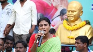 ఎన్టీఆర్ వర్సిటీ పేరు మార్పు - షర్మిల సంచలన వ్యాఖ్యలు..!!