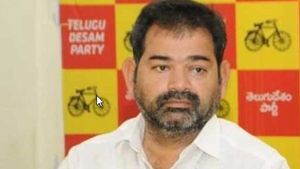 టీడీపీకి మరో షాక్: మీడియా ఇంఛార్జ్ దారపనేని నరేంద్ర అరెస్ట్, చంద్రబాబు ఫైర్