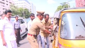 సీఎం స్టాలిన్ మంచి మనసు: కాన్వాయ్ ఆపి, గాయపడిన వ్యక్తిని ఆస్పత్రికి తరలింపు