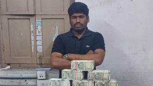  జూబ్లీహిల్స్‌లో రూ. 90 లక్షల నగదు సీజ్: బీజేపీ ఎమ్మెల్యే పీఏ డ్రైవర్ అరెస్ట్