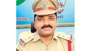  తుపాకీ పెట్టి వివాహితపై అత్యాచారం, కిడ్నాప్: సీఐ నాగేశ్వరావు ఉద్యోగం ఊడింది
