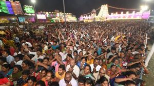 Brahmotsavams: గురుడ వాహనంపై శ్రీమలయప్ప స్వామి, లక్షలాది మంది భక్తులు, గోవిందా ! 