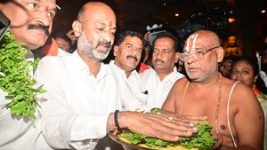 లక్ష్మీనరసింహస్వామి సాక్షిగా బండి సంజయ్ ప్రమాణం: కేసీఆర్‌కు లై డిటెక్టర్ సవాల్