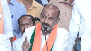 నల్ల పిల్లితో కేసీఆర్ క్షుద్ర పూజలు - ఫామ్‌హౌస్‌లో నరబలి..!!