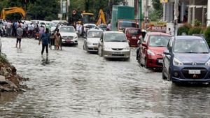 Rains: బెంగళూరు ప్రజలకు మళ్లీ బెంగ, దెబ్బకు మెట్రో గోడ ఢమాల్, కుమ్ముడే కుమ్ముడు, టెన్షన్ మొదలు! 