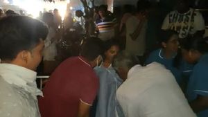 కిమ్స్ ఆస్పత్రిలో భారీ అగ్ని ప్రమాదం: రోగులు, సిబ్బంది బయటికి పరుగులు