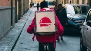 Delivery boy: వాట్సాప్ లో టీ షర్ట్ కోడ్, డెలవరీ బాయ్ ఏం డెలవరీ చేస్తున్నాడో తెలుసా ?, క్రిమినల్! 