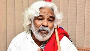 మునుగోడు బరిలో గద్దర్ - ఎవరూ ఊహించని పార్టీ నుంచి పోటీ..!!
