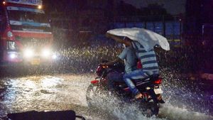 తీవ్రవాయుగుండం ఎఫెక్ట్: ఏపీలోని పలు ప్రాంతాల్లో మోస్తరు నుంచి భారీ వర్షాలు
