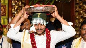 రేపు ఇంద్రకీలాద్రిపై మూలానక్షత్రం శోభ-భక్తుల పోటు-దుర్గమ్మకు జగన్ పట్టువస్త్రాల సమర్పణ