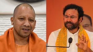  ఫామ్ హౌస్ నిందితులతో యోగీ, కిషన్ రెడ్డి ? ట్విట్టర్లో ఫొటోలు షేర్ చేసిన టీఆర్ఎస్