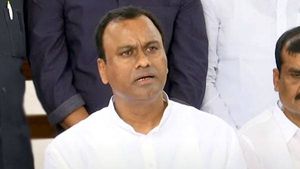  రూ. 18 లక్షల కోట్ల కుంభకోణం: కేసీఆర్‌పై కోమటిరెడ్డి ఫైర్, సీబీఐ విచారణకు డిమాండ్