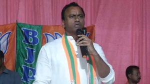  రాజగోపాల్ రెడ్డికి నిరసన సెగ.. హామీల సంగతిని ప్రస్తావించిన స్థానికులు