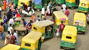 Ola,uber Auto: అందరికీ న్యాయం జరగాలి, హైకోర్టు, చార్జీ ఫిక్స్ చెయ్యండి ! 