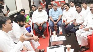 వారితో ప్రత్యేకంగా సమావేశమైన పవన్ కల్యాణ్