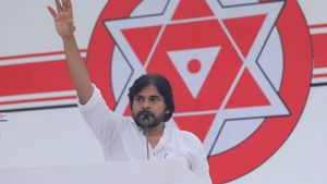 గవర్నర్ దగ్గర అపాయింట్ మెంట్ కూడా ఇప్పించలేకపోయారు..!?