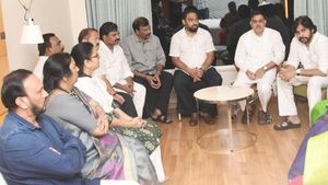 కాసేపట్లో జనసేన ముఖ్య నేతలతో పవన్ భేటీ-భవిష్యత్ కార్యాచరణపై చర్చ-విజయవాడకు!