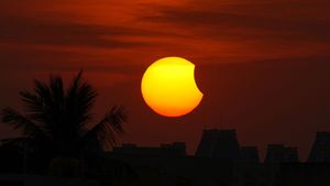 ముగిసిన సూర్య గ్రహణ: ఆరంభం, ముగింపు అద్భుత దృశ్యాలు వీక్షించిన జనం