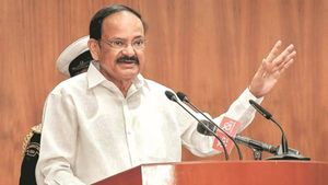 వెంక‌య్య‌నాయుడి వ్యాఖ్య‌ల‌తో డిఫెన్స్ లో ప‌డిన బీజేపీ?
