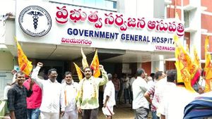 ఎన్టీఆర్ హెల్త్ వర్సిటీ తర్వాత.. మహారాజా ఆస్పత్రి పేరు మార్పు: రాత్రికి రాత్రే..
