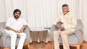 పవన్ తో చంద్రబాబు భేటీ-విజయవాడ నోవోటెల్ హోటల్లో-వైజాగ్ ఘటనలపై ఆరా..
