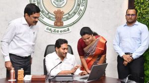  ఆరోగ్యశ్రీలో అదనపు చికిత్సలు ప్రారంభించిన జగన్-మొత్తం 3255కు చేరిక- వైద్యారోగ్యంపై సమీక్ష